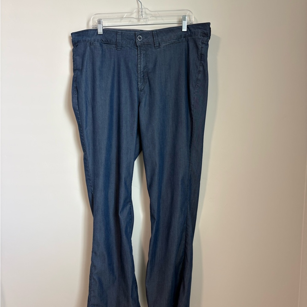 NYDJ Women's Straight Leg lightweight pants in Dark Blue